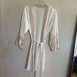 Stunning bridal robe Flora Nikooz, Size M, NWOT